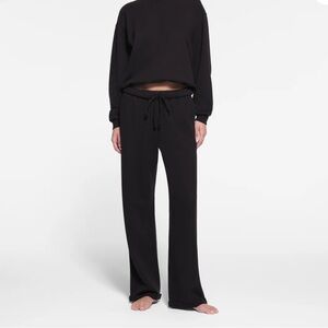 ⭐️SOLD⭐️ Skims Classic Straight Leg Sweatpants in Onyx